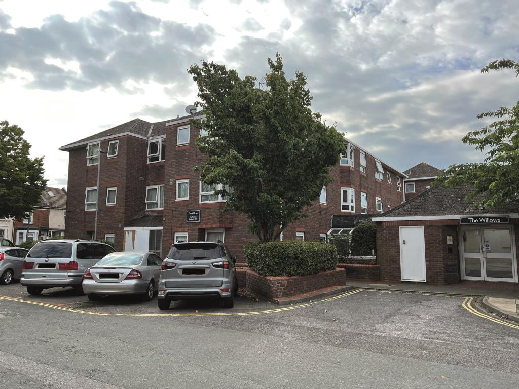 Lot: 113 - GROUND FLOOR STUDIO FLAT FOR INVESTMENT - Side Elevation from Strode Road